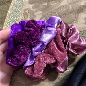 5 assorted scrunchies
